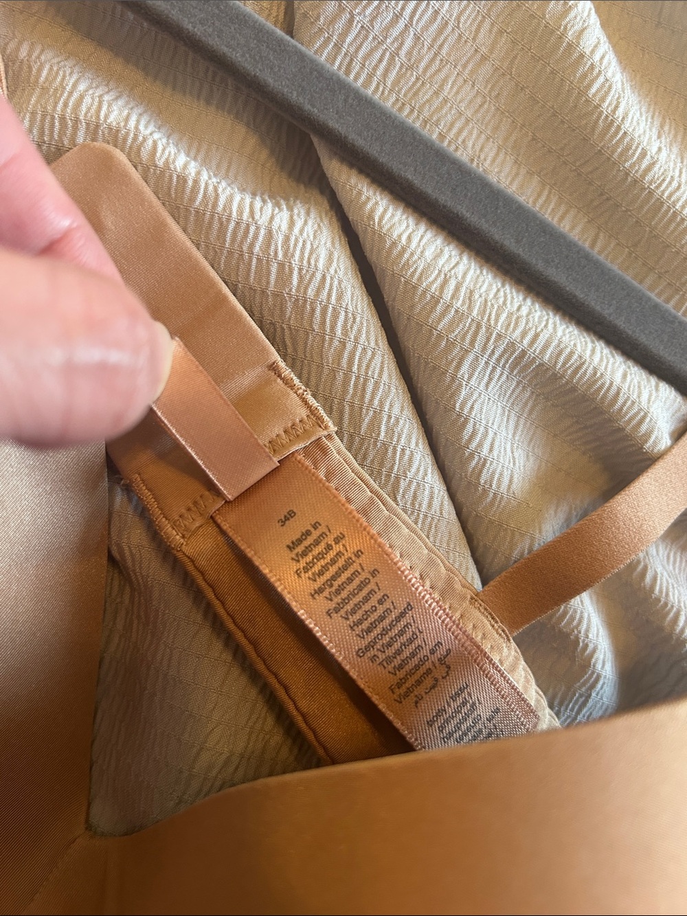 Skims - Seamless Light Support T-Shirt Bra - Brown - Picture 6 of 6